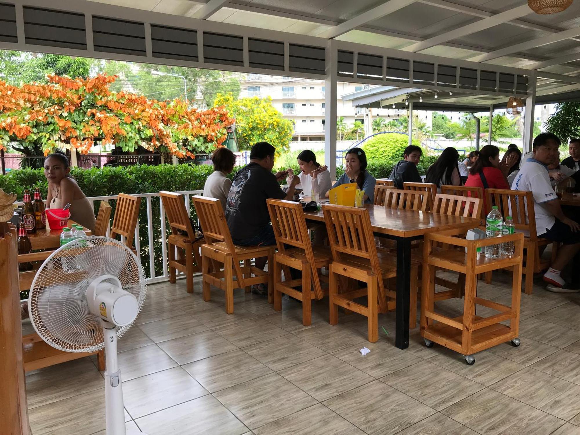 Grand Florida芭提雅带免费游泳池温泉和健身房和办公区水上花园公寓e208 Na Chom Thian Esterno foto